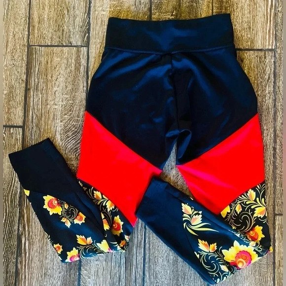 Nike Sportswear Essential Floral Leggings Women Sz S Exercise Cycle 921644-010 - Picture 2 of 7